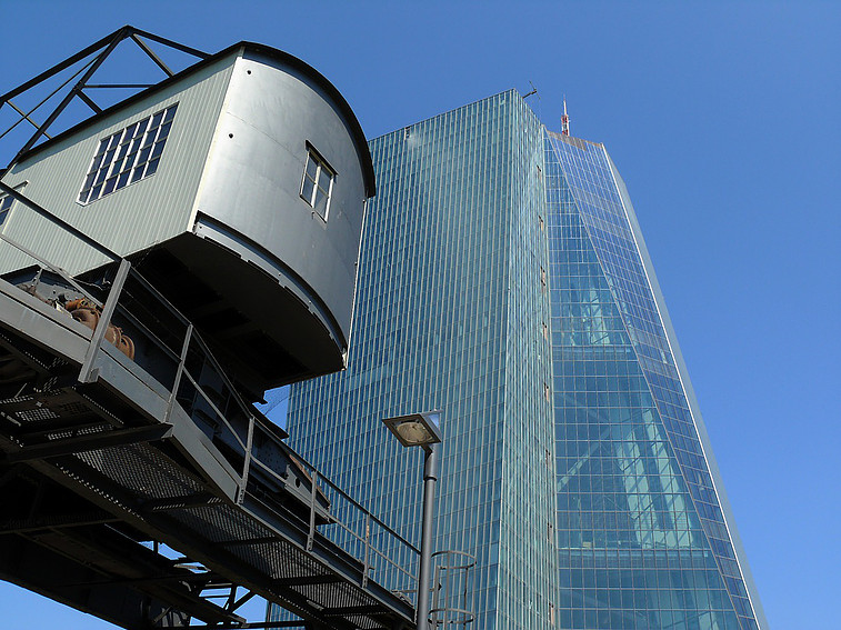 Crane/Elevating Work Platforms 4